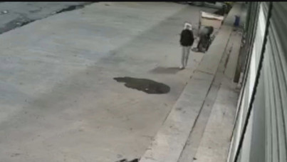 Kafasına poşet geçirip güvercin çaldı