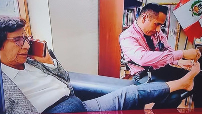 Peru'da skandal görüntüler: Danışmanı, vekilin ayak tırnaklarını kesti