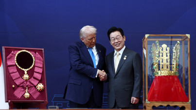 Trump'a krallara layık karşılama: Altın taç, devlet nişanı ve ketçaplı yemek menüsü