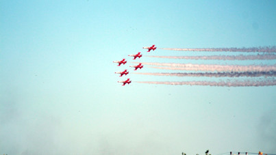 Türk Yıldızları’nın gösterisi nefes kesti