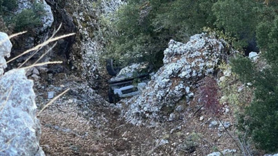 Otomobil uçuruma yuvarlandı, genç sürücü hayatını kaybetti