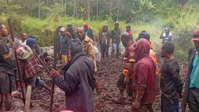 Heyelan köyü yuttu: 20 ölü, çok sayıda kayıp var