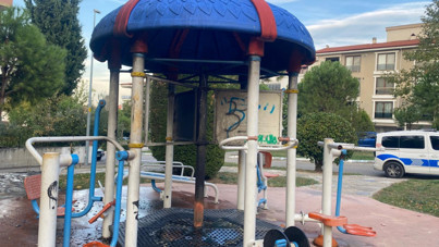 Parkta oyun faciaya dönüşüyordu: Çocuklar oyuncağı yaktı