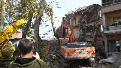 Sındırgı’da tedirgin bekleyiş: “Evlere giremiyoruz”
