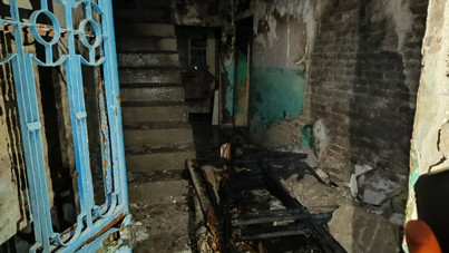 Kendi evini ateşe verdi