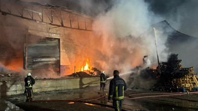 Antalya'da fabrika yangını: 1600 metrekarelik alan yandı