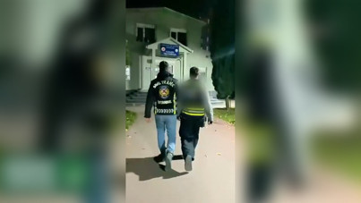 Motosikletiyle trafikte akrobatik hareketler yapan sürücü yakalandı