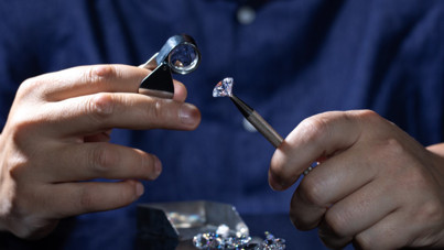 Paris'te bir soygun daha... Mücevherlerle kaçtılar