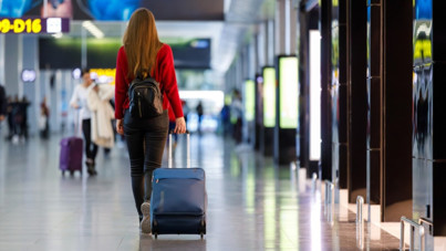 Çalışanlar maaşsız kaldı, havaalanında kuyruklar oluştu: Bakandan 'kaos' uyarısı