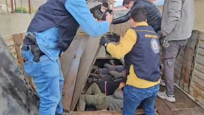 TIR'ın dorsesinden göçmenler çıktı
