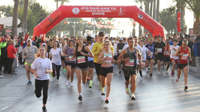 İzmir'de "Ata'dan Ana'ya Saygı Koşusu"