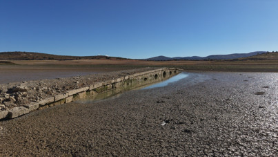 Sular altında kalmıştı… Kuraklık tarihi köprüyü ortaya çıkardı