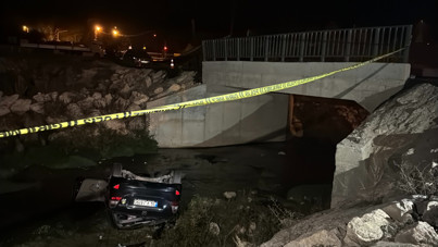Alkollü sürücü dereye uçtu: Yolcu hayatını kaybetti