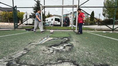 Tepki çeken görüntüler: Çocukların oyun alanını mahvettiler