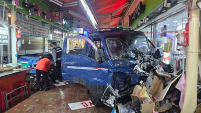 Kamyonet pazar alanına daldı: Ölü ve yaralılar var