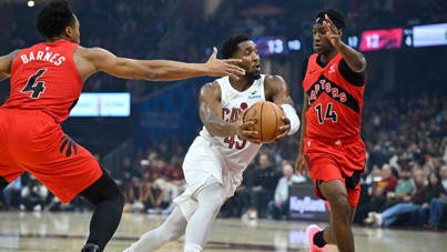 Barnes’tan tarihi gece, Raptors Cleveland’da seriyi sürdürdü
