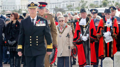 Sahte amiral yakalandı