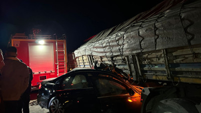 TIR ile otomobil çarpıştı: 2 ölü, 2 yaralı