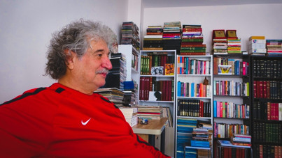 Herkes eşya çıkarırken o 40 çuvala sığdırdığı hatıralarını kurtardı