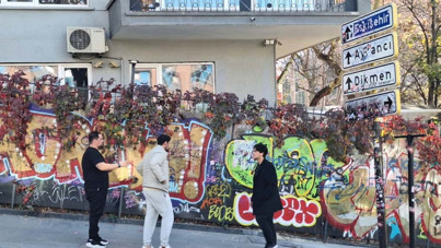 Sosyal medya akımı Çankaya'yı karıştırdı: Kızılay tabelası önünde kan döküldü