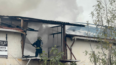 Kocaeli'de mutfak tezgahları üretim tesisinde yangın