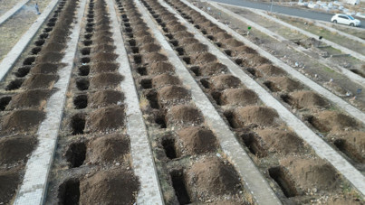 Korku filmi gibi görüntü! Kışa hazırlık 500 mezar kazıldı