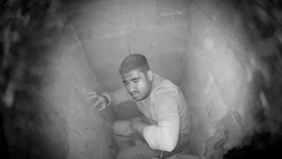 Kablo çekerken düştüğü havalandırma boşluğundan duvar kırılarak kurtarıldı