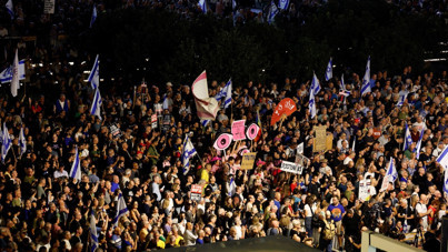 İsrail, Netanyahu'yu protesto etmek için sokağa döküldü