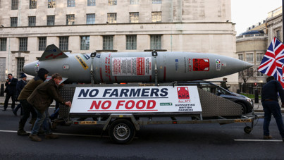 İngiltere'de çiftçiler ayaklandı