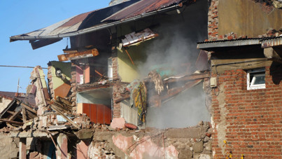 Doğal gaz patlamasında 2 ev yıkıldı: 1 yaralı