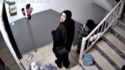 Kapısını yoklayan kadınlara kameradan seslendi: “Sizi görüyorum!”