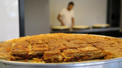 Ünlü börekçide skandal! Küflü tepsiler, tarihi geçmiş ürünler...