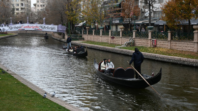 Turistler Porsuk Çayı'na akın etti: Buz gibi havada sıra beklediler