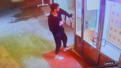 Cami kapısını yumruklamıştı: Tutuklandı