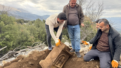 Çoban tarafından tesadüfen bulundu: 300 kiloluk taşı taşıdılar
