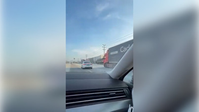 'Dur' ihtarından kaçan ehliyetsiz sürücü, aracın lastiklerine silah doğrultulunca durdu