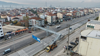 Evin içini gören üst geçit yıkılıyor