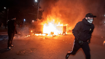 Komşuda bütçe krizi: Sokaklar karıştı, 71 kişi gözaltına alındı
