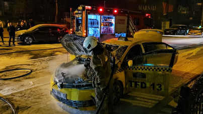 Taksi alev alev yandı: Şoför ve 3 yolcu son anda kaçtı