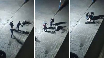 Tekerlekli sandalyedeki adamı yere düşürüp dövdüler