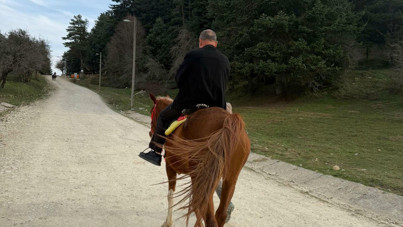 Büyük panik: Bindiği at huysuzlanıp koşmaya başladı