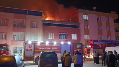 Çatı yangını mahalleyi sokağa döktü