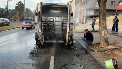 Ekmek teknesi gözünün önünde yandı, çaresizce izledi