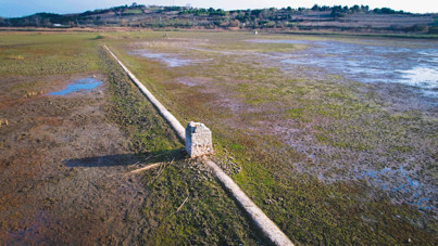 İstanbul'un önemli su kaynaklarından biri: Su çekildi, tekneler karaya oturdu