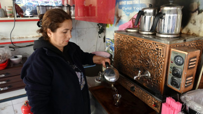 Kentin tek kadın çaycısı oldu