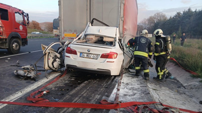18 yaşındaki sürücü otomobiliyle TIR’ın altına girdi