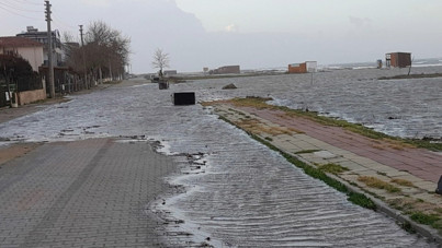 Saros Körfezi'nde kuvvetli lodos: İşletmeler su altında kaldı