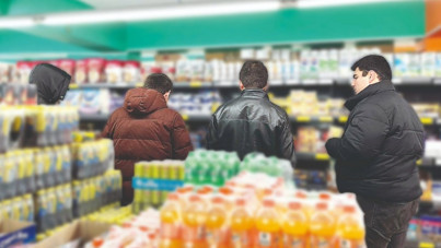 Tarihi geçmiş gıda market rafında