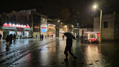 İstanbul'da beklenen kar gece geldi
