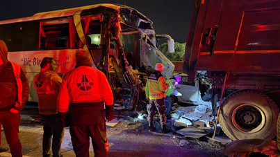Sakarya’da feci kaza: 1 ölü, 3'ü ağır 27 yaralı